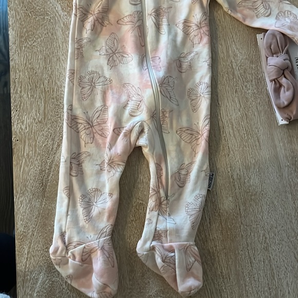 Badgley Mischka Butterfly Print Footie 3-6M - Picture 3 of 6